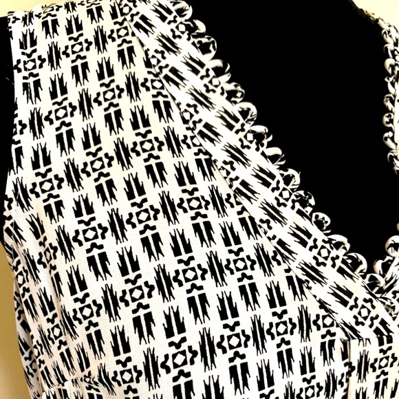 DR2 High-Low Sleeveless Top Oversized XS Black & White - Picture 11 of 13